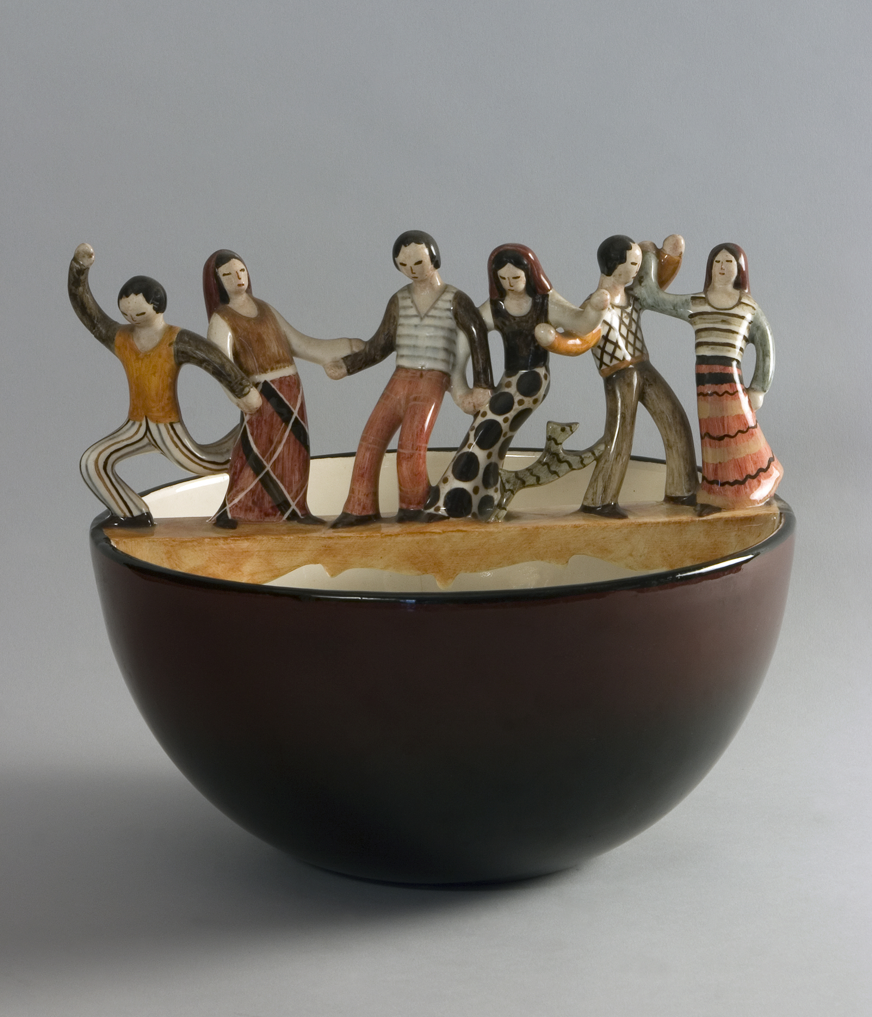 Scodella il ponte / Contadini danzanti, Sei figure danzanti su un ponte (ciotola) di Sturani Mario, Fabbrica Lenci (anni trenta sec. XX)