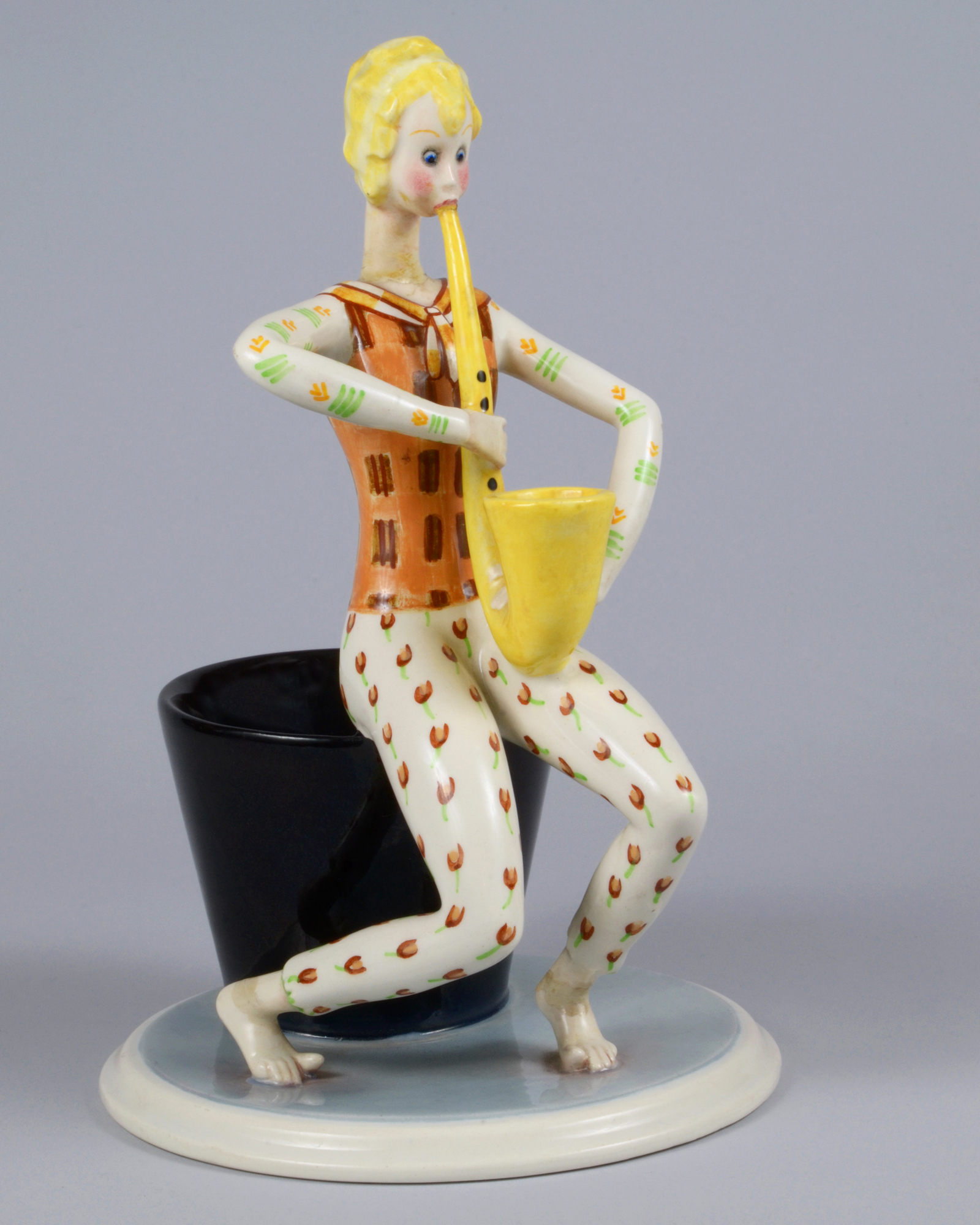 Vaso per cactus - Suonatore di saxofono, figura maschile che suona il sassofono (vaso) di Sturani Mario, Fabbrica Lenci (anni trenta sec. XX)