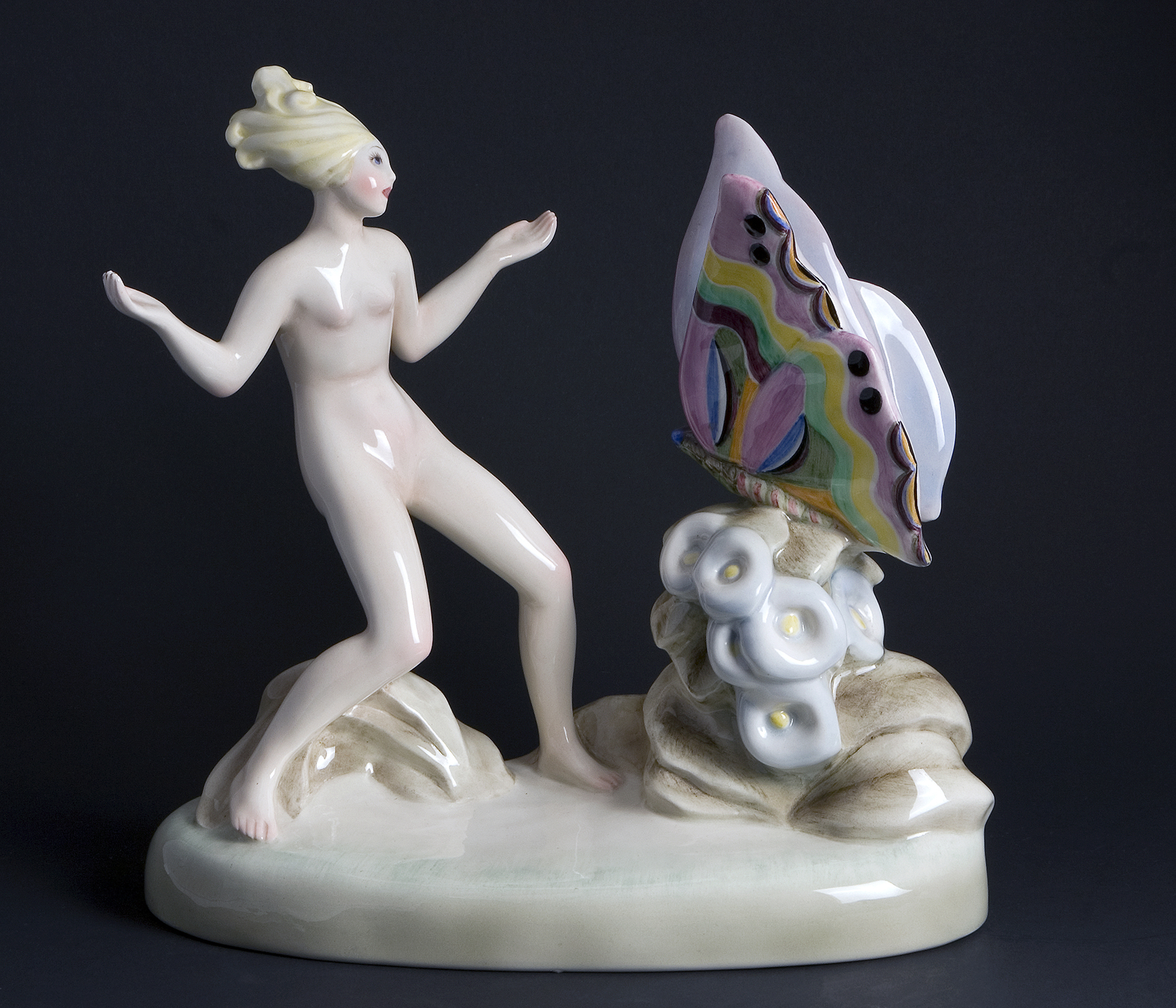 La farfalla, nudo femminile di fronte ad una farfalla (scultura) di Fabbrica Lenci, Formica Claudia (anni trenta sec. XX)