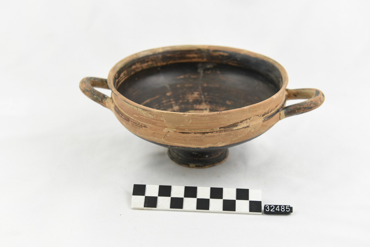 kylix - fabbrica locale (di tipo ionico) (seconda metà SECOLI/ IV a.C)