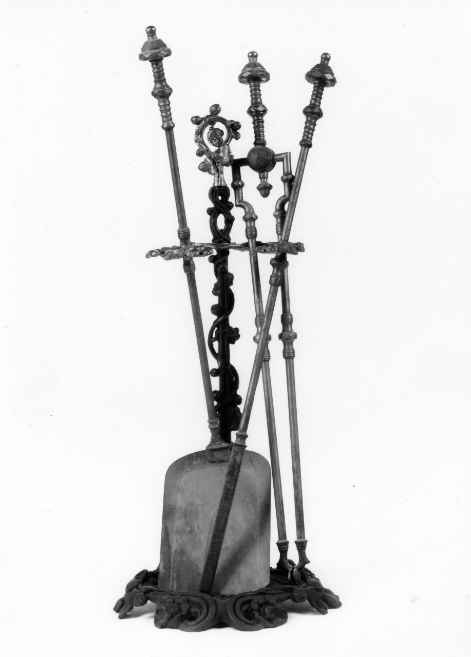 servizio da fuoco, insieme - manifattura toscana (metà sec. XIX)