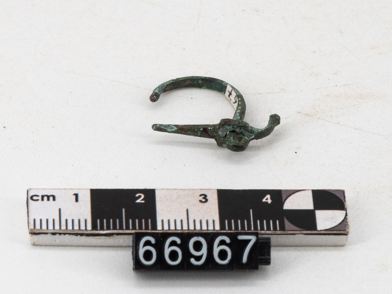 fibula/ ad arco semplice (IV a.C)