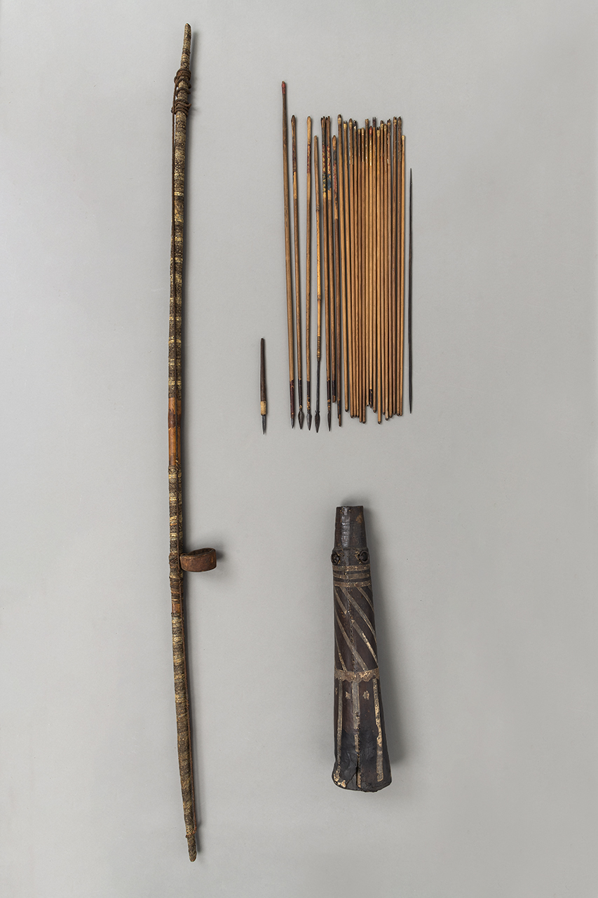 arco e faretra con frecce, STRUMENTI E ACCESSORI/ ARMI E ARMATURE