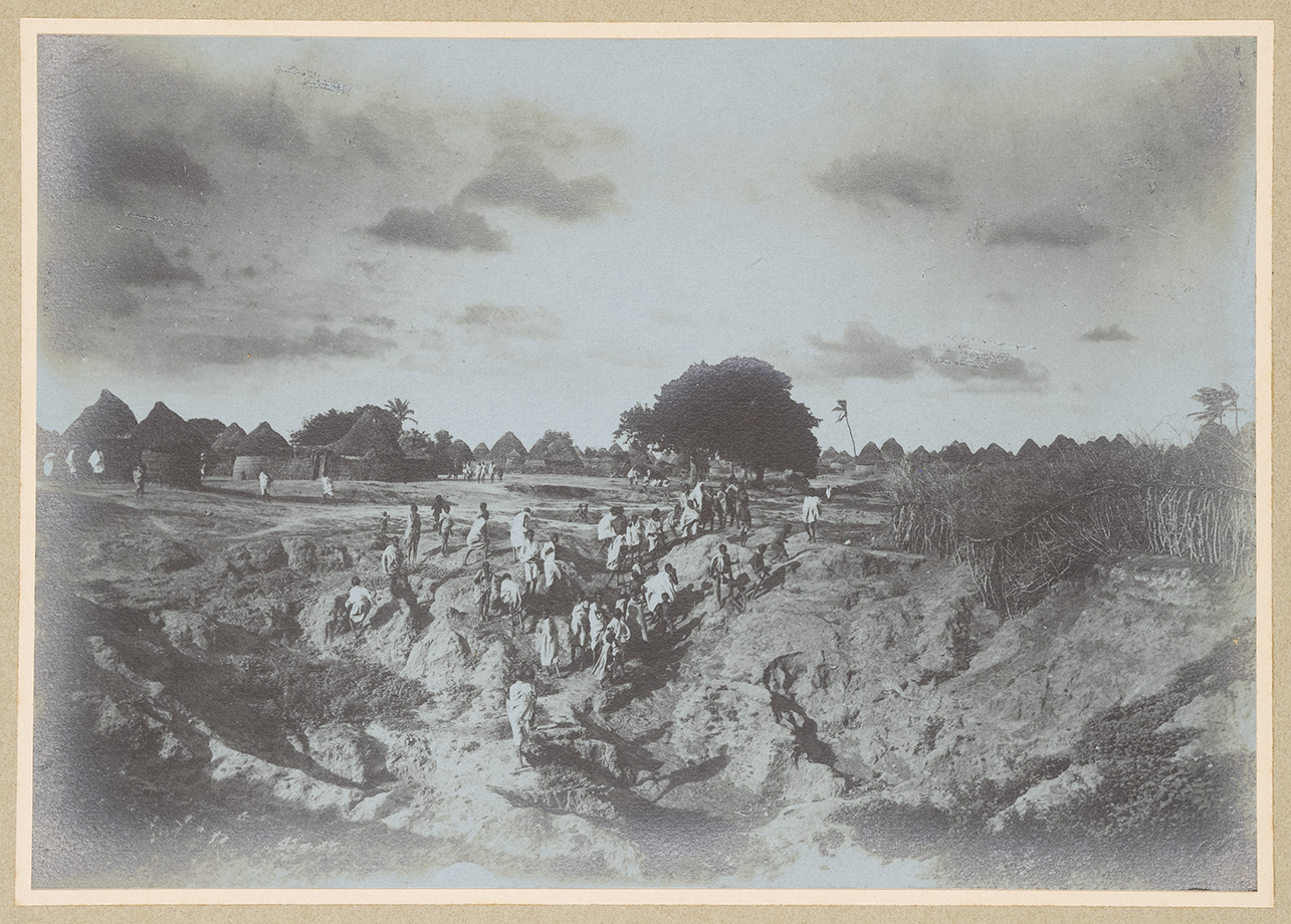 Paesi africani - Colonialismo - Colonie italiane - Campagne coloniali - Colonizzatori italiani - Colonizzazione (positivo, elemento-parte componente) di Anonimo <fotografo italiano> (primo quarto XX)