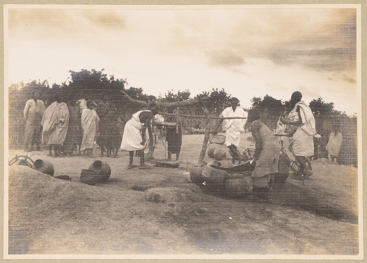 Paesi africani - Colonialismo - Colonie italiane - Campagne coloniali - Colonizzatori italiani - Colonizzazione (positivo, elemento-parte componente) di Anonimo <fotografo italiano> (primo quarto XX)