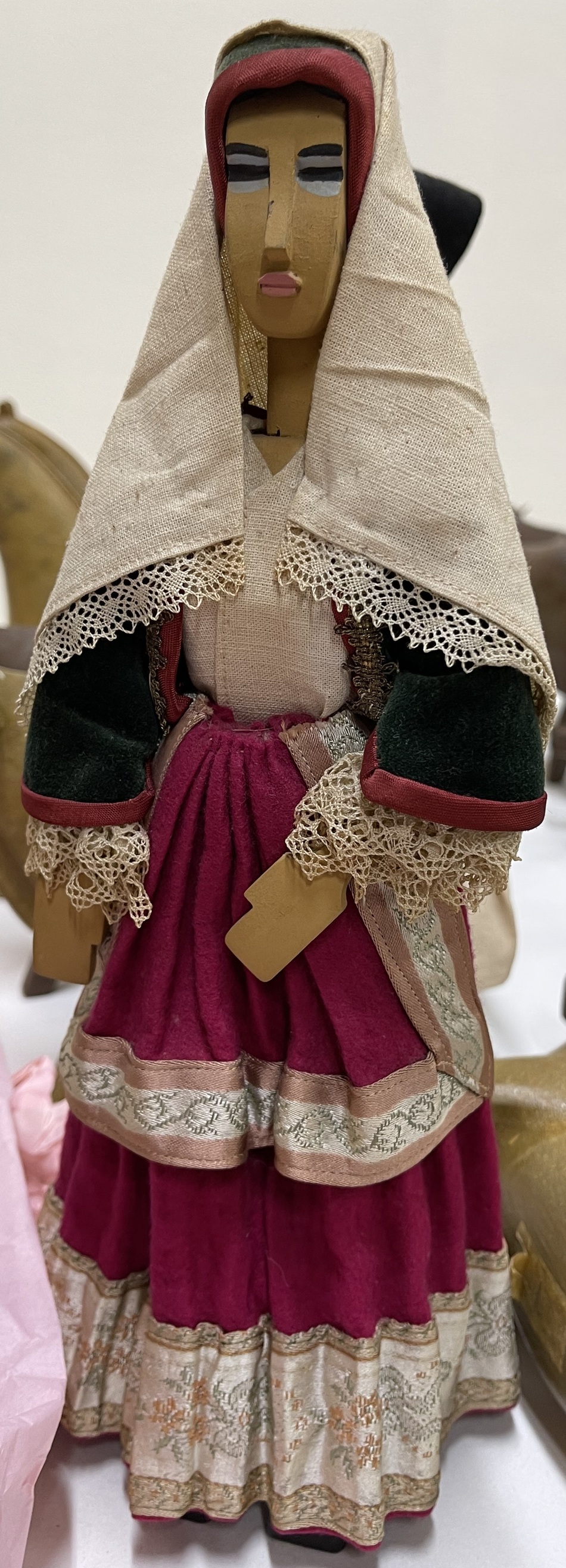 Donna di Teulada, figura femminile in abito tradizionale di Teulada (pupazzo) di Tavolara Eugenio (XX)