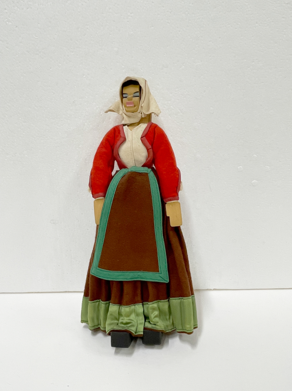 Donna di Atzara, figura femminile in abito tradizionale di Atzara (pupazzo) di Tavolara Eugenio (XX)