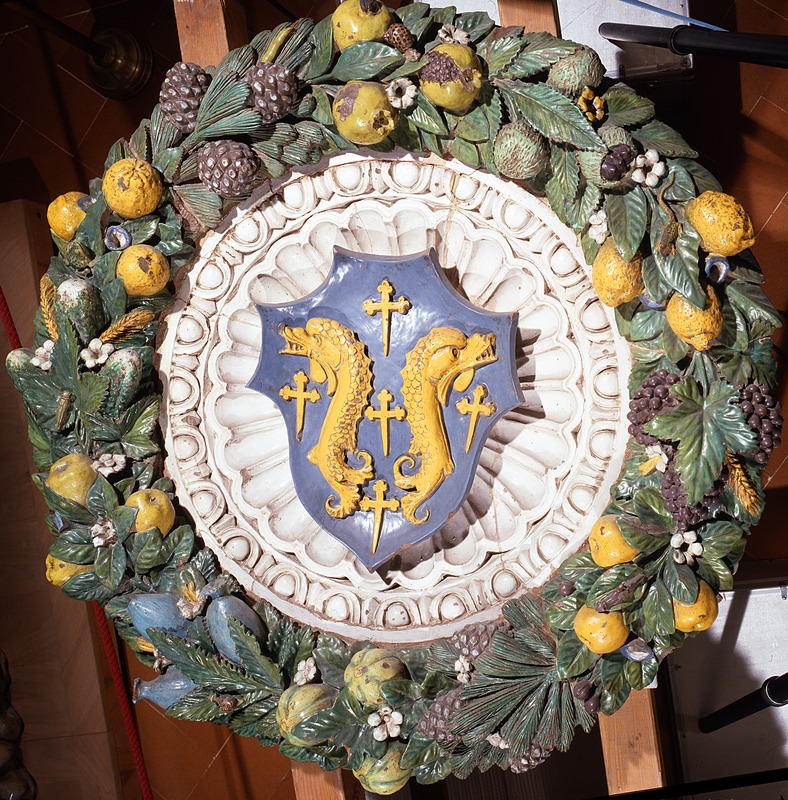 stemma gentilizio della famiglia Pazzi (rilievo) - manifattura fiorentina (fine/ inizio secc. XV/ XVI)