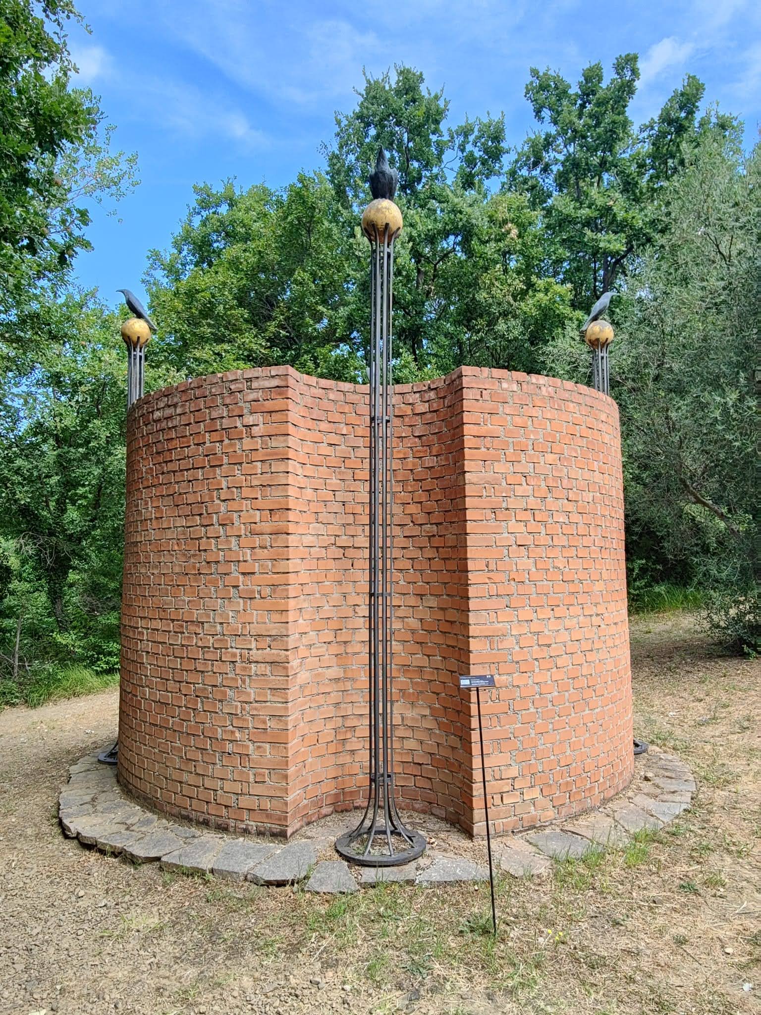 La torre degli amanti (installazione ambientale) di Hüppi Alfonso (XX)
