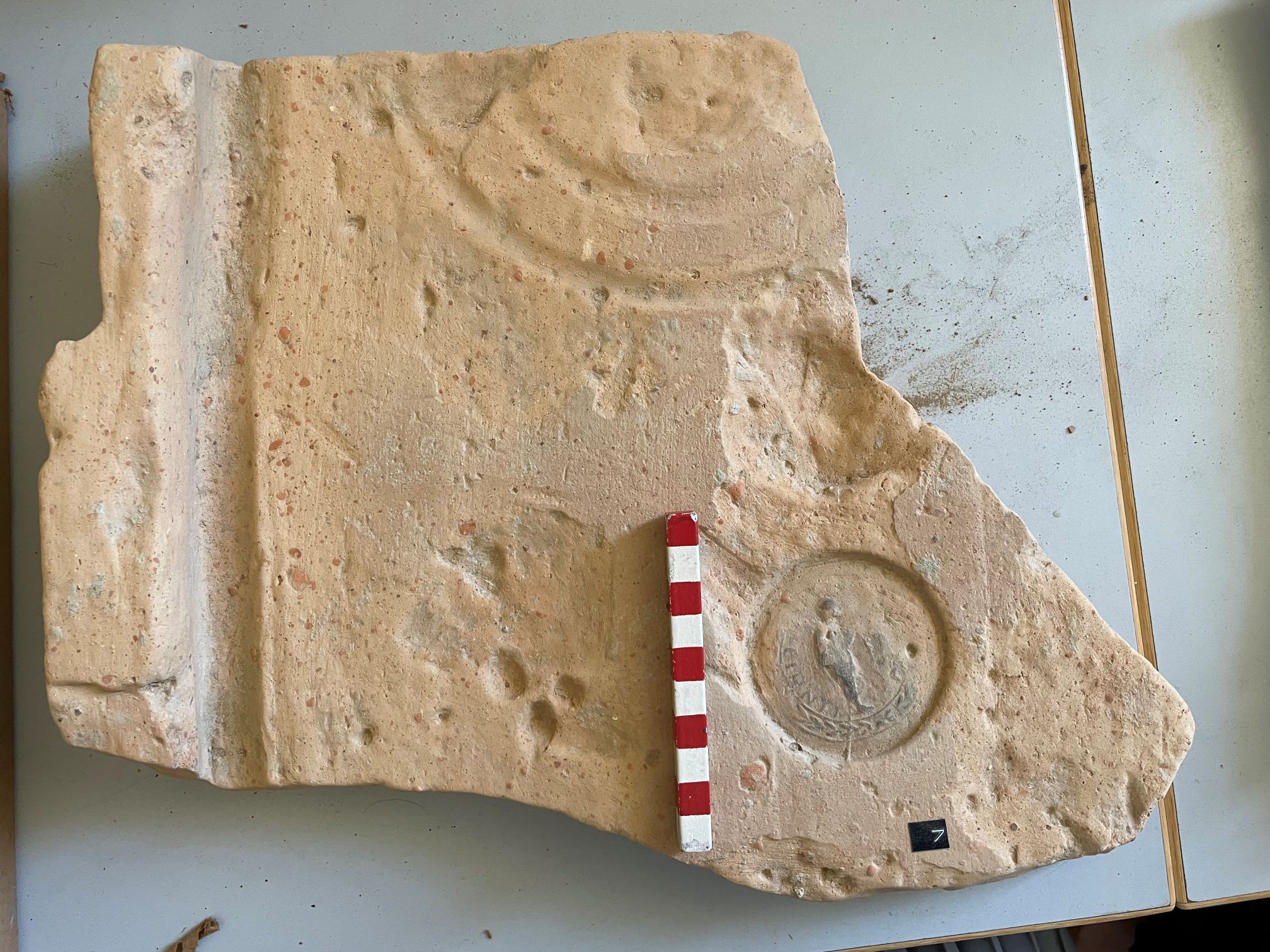 SINGOLO OGGETTO/ tegola, PERIODIZZAZIONI/ STORIA/ Età antica/ Età romana/ Età romana imperiale/ Età altoimperiale