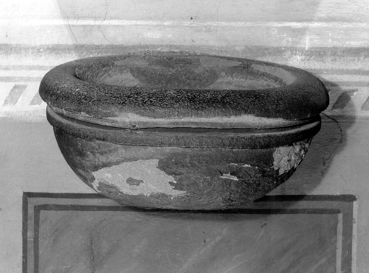 acquasantiera da parete, serie - manifattura toscana (primo quarto sec. XX)