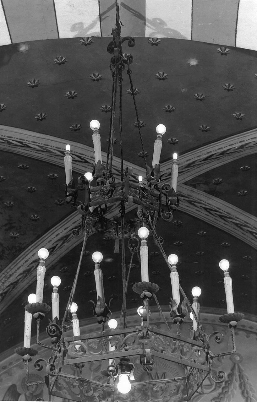 lampadario - produzione toscana (sec. XX)