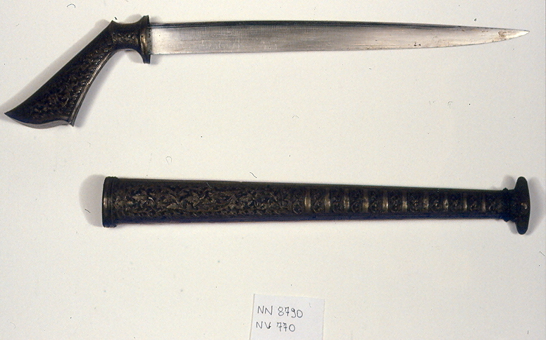 motivi decorativi a girali (pugnale, opera isolata) - manifattura di Giava (XVII-XIX)