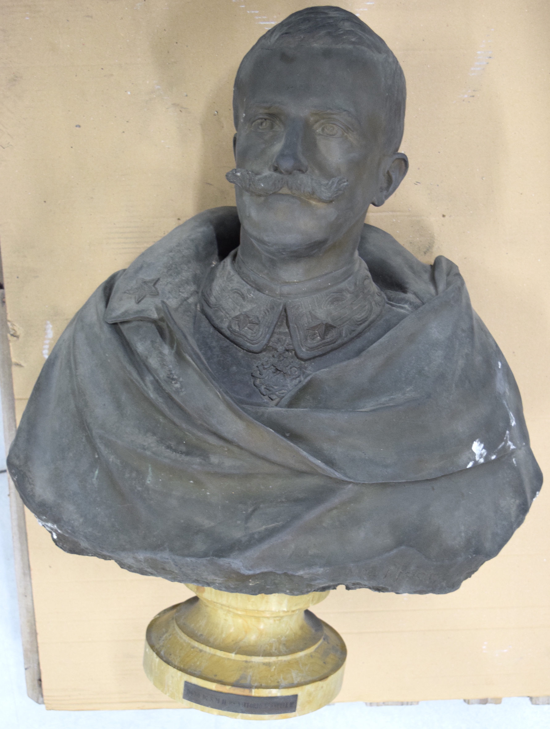 busto di Vittorio Emaniele III di Savoia (scultura) di Fosca Pasquale (inizio XX)