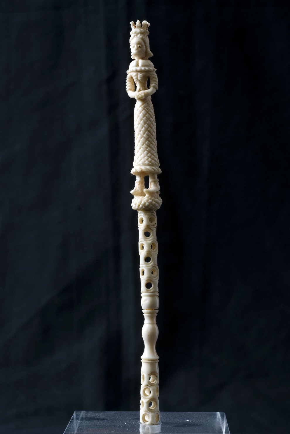 figura femminile incoronata (mazza, opera isolata) - ambito dell'Italia centrale (sec. XVII)