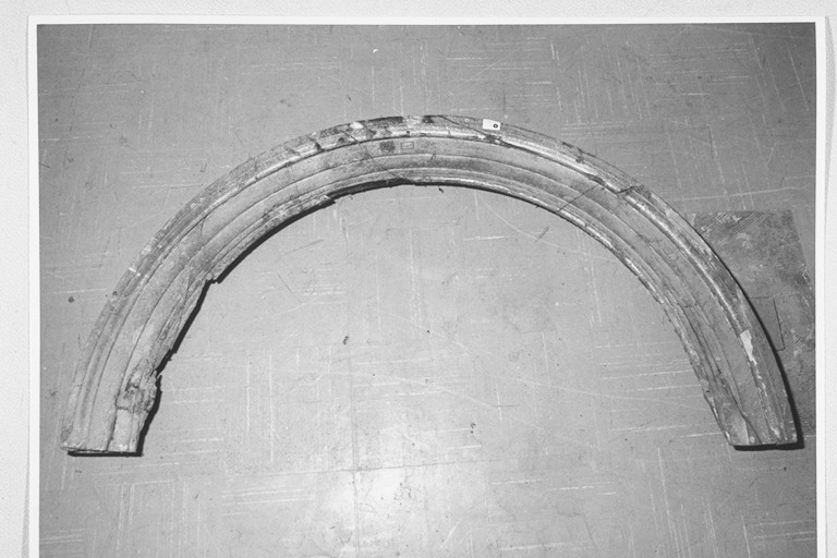 cornice, frammento - bottega umbra (sec. XVI)