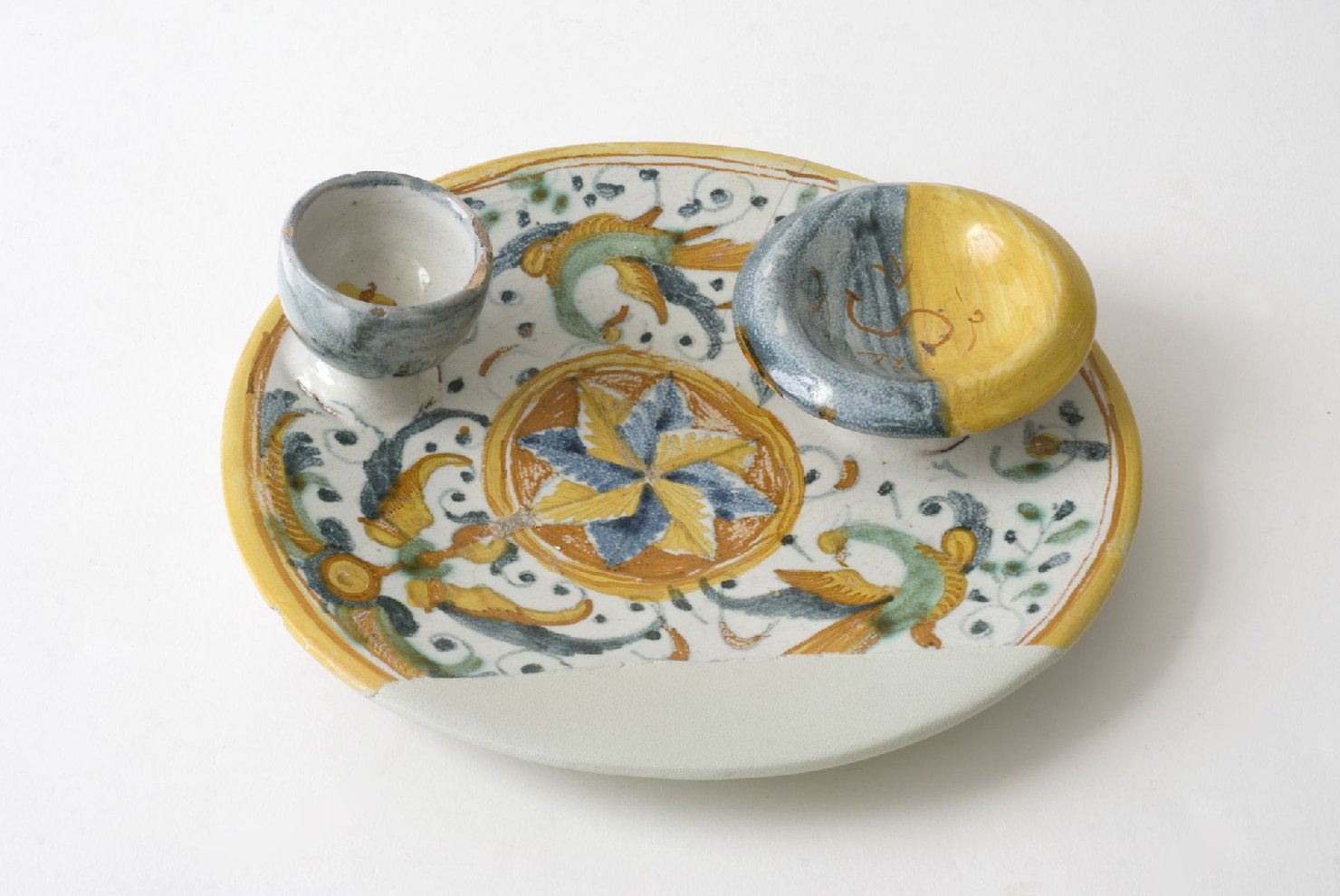 piattino portauovo, opera isolata - bottega derutese (sec. XVII)