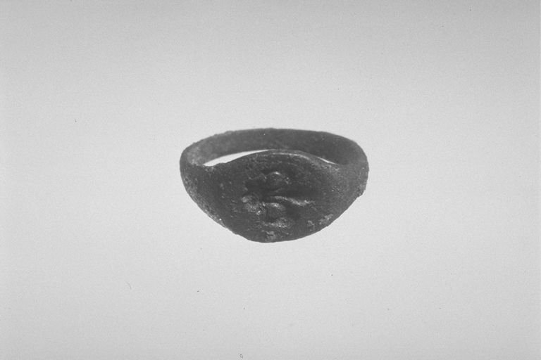 giglio (anello, opera isolata) - ambito Italia centrale (sec. XVI)