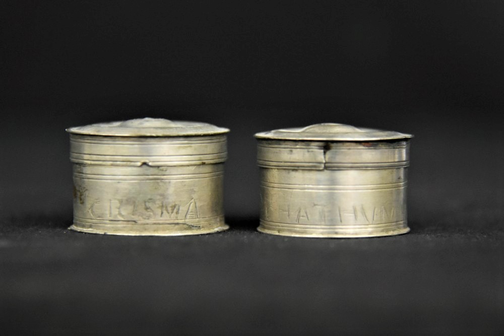 soggetto assente (vasetti per oli santi, coppia) - ambito Italia centrale (XVII)