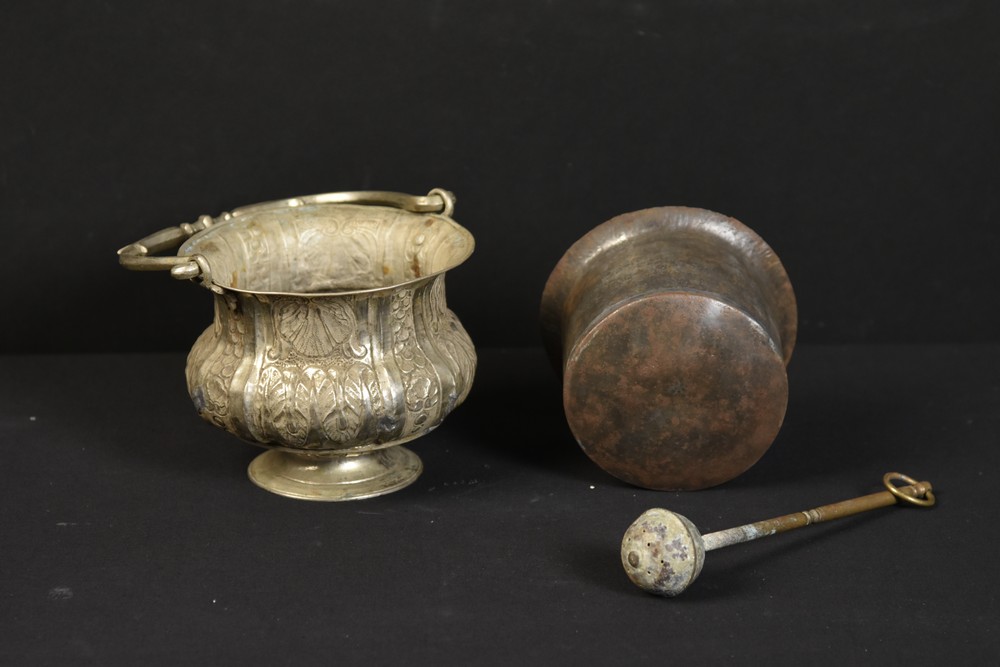 soggetto assente (aspersorio - a pigna, opera isolata) - bottega Italia centrale (sec. XVIII)