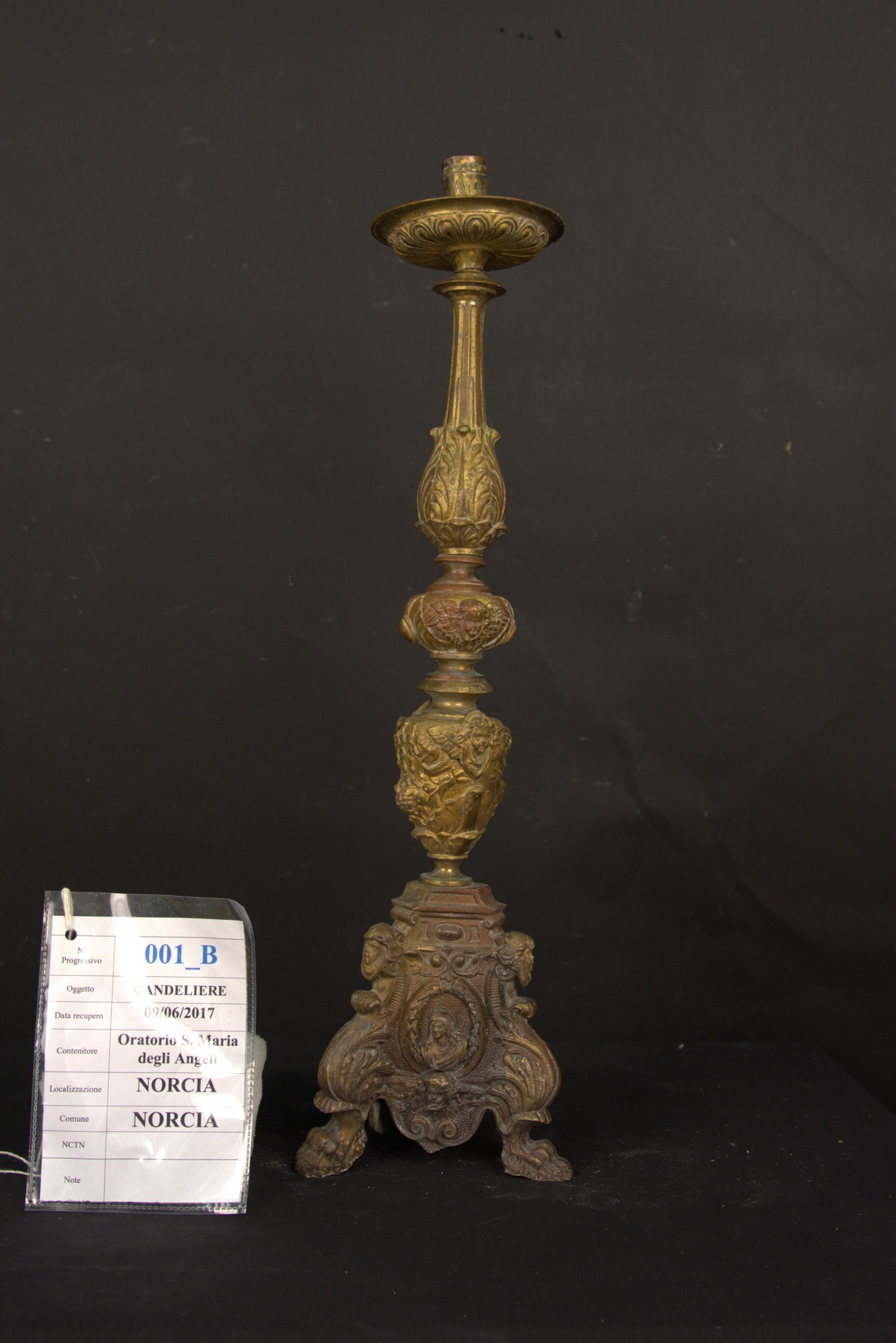 soggetto assente (candeliere, elemento di serie) - ambito italiano ((?) XIX)