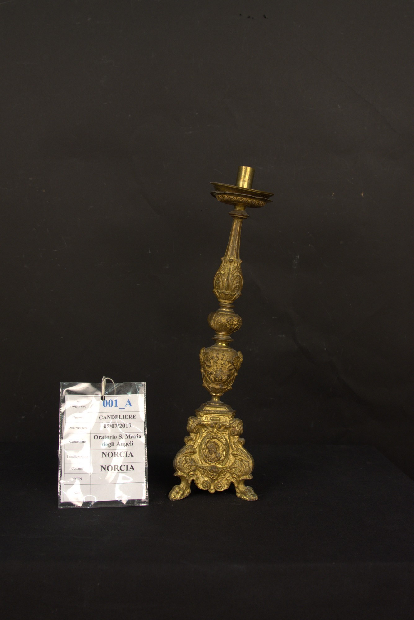 soggetto assente (candeliere, elemento di serie) - ambito italiano ((?) XIX)