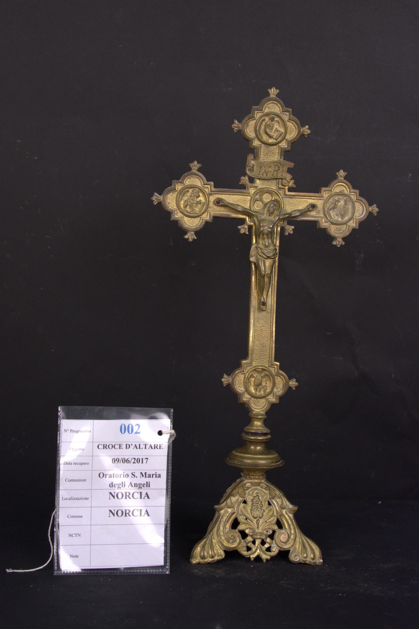 Cristo crocifisso (croce d'altare, opera isolata) - ambito italiano ((?) XIX)