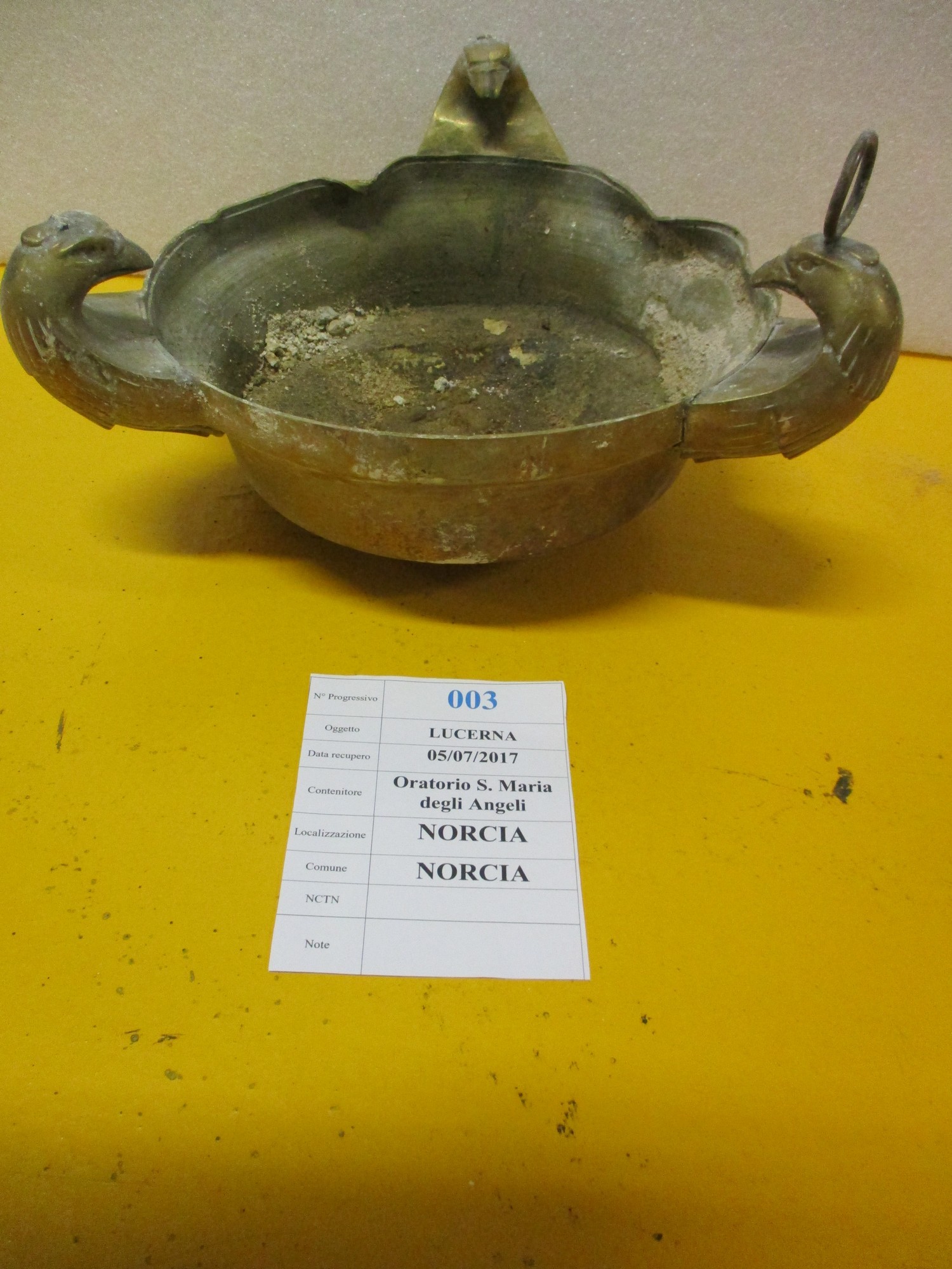 soggetto assente (lucerna, opera isolata) - ambito italiano ((?) XIX)