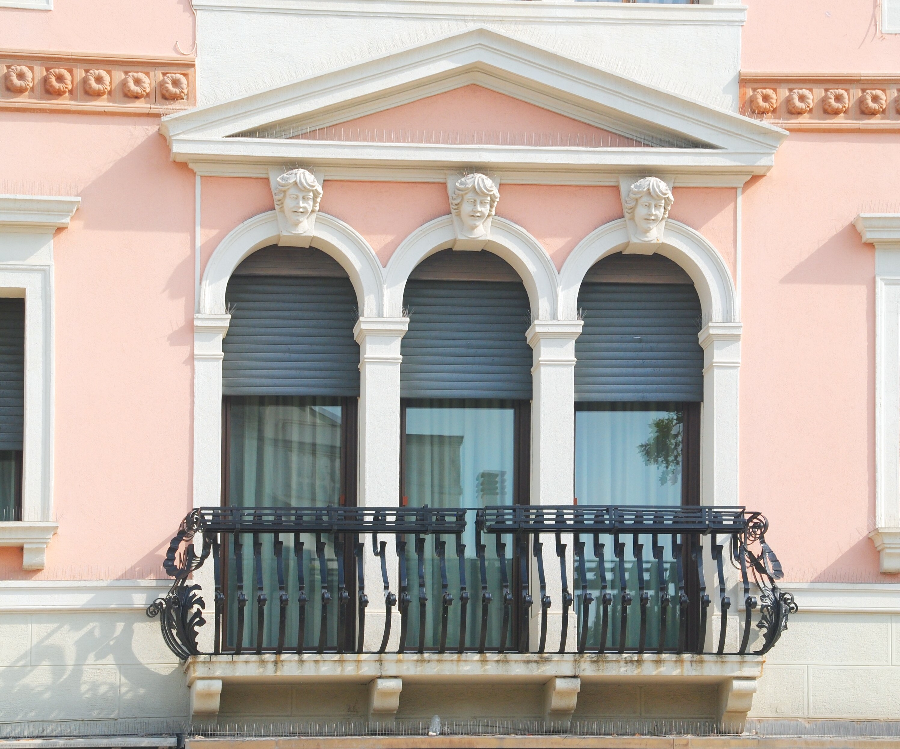 ringhiera - di terrazzino, opera isolata di Bellotto Umberto (attribuito) (primo quarto 20)