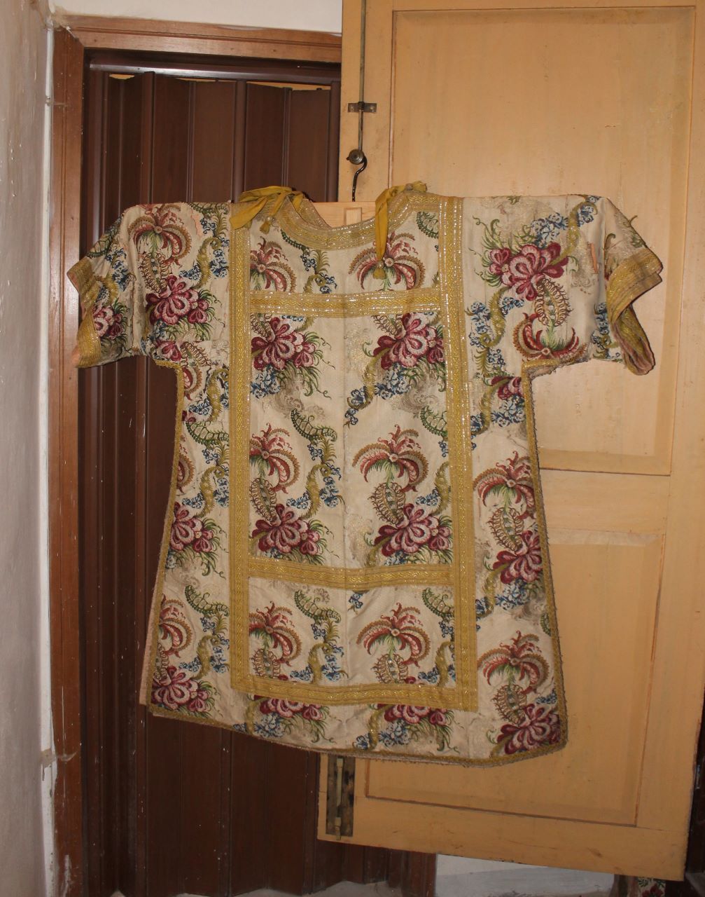 motivi decorativi vegetali (tonacella) - manifattura italiana (metà XVIII)