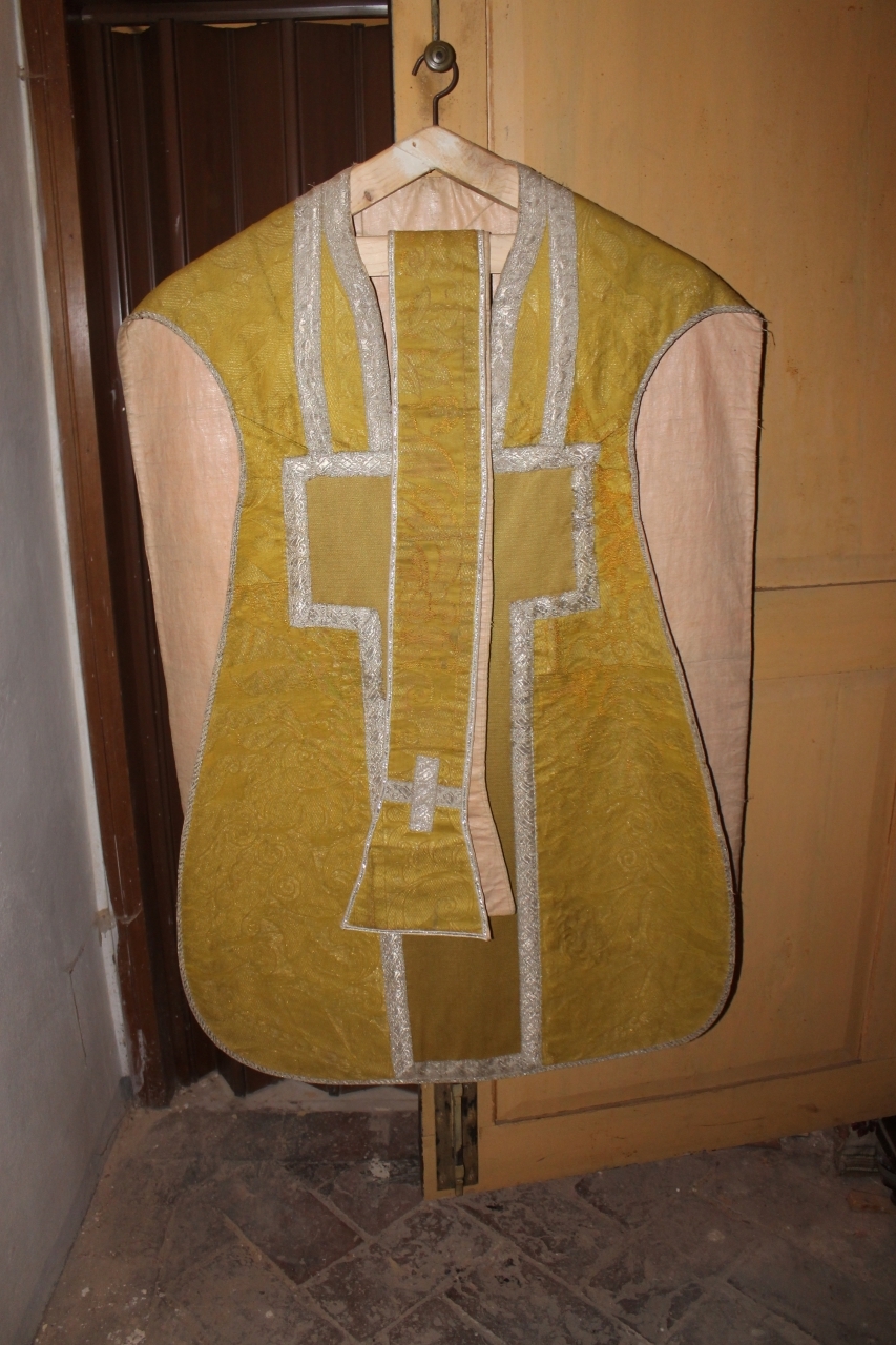 croce con motivi decorativi vegetali (pianeta) - manifattura italiana (prima metà XVIII)