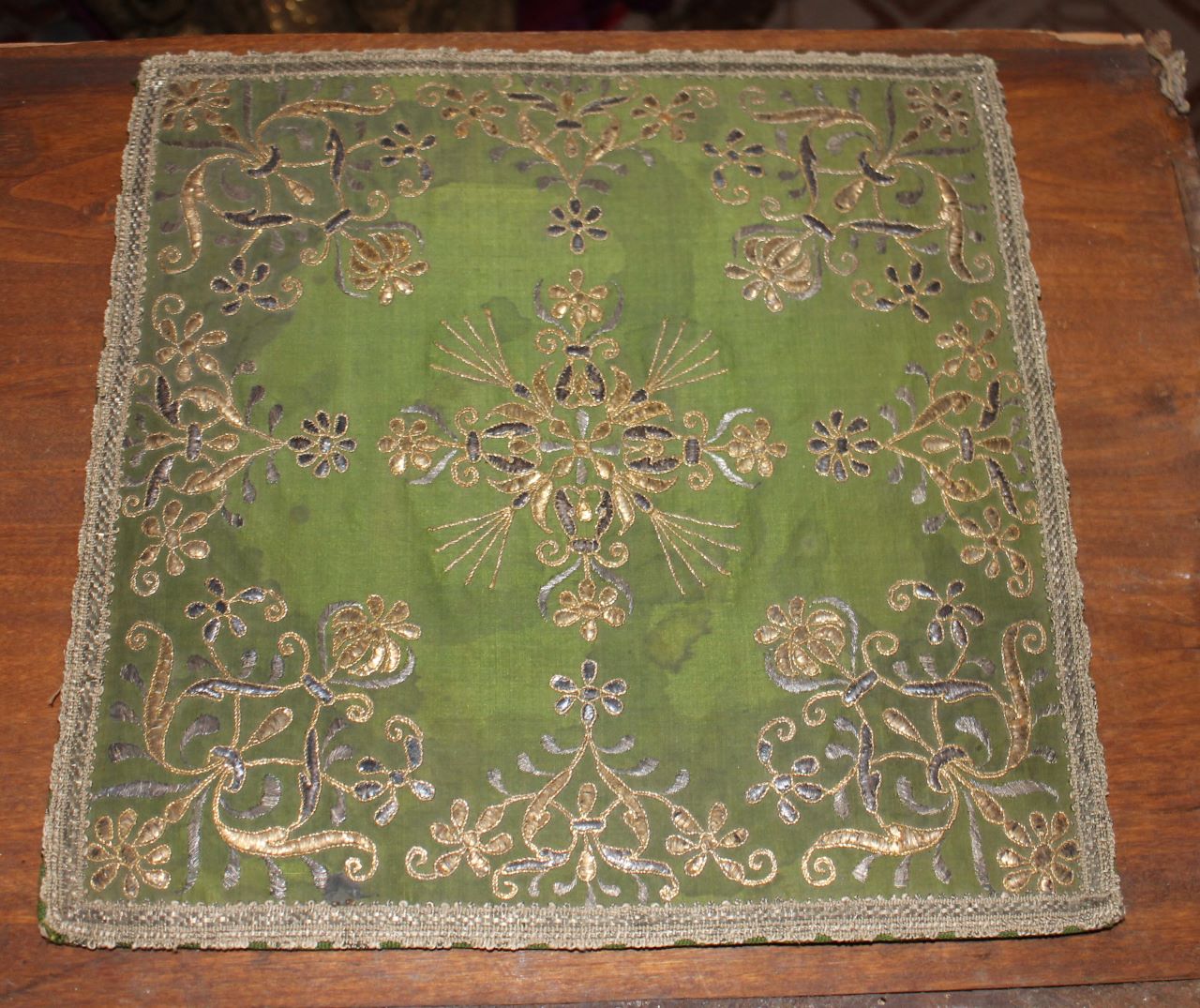 croce con motivi decorativi vegetali (borsa) - manifattura italiana (fine XVIII)