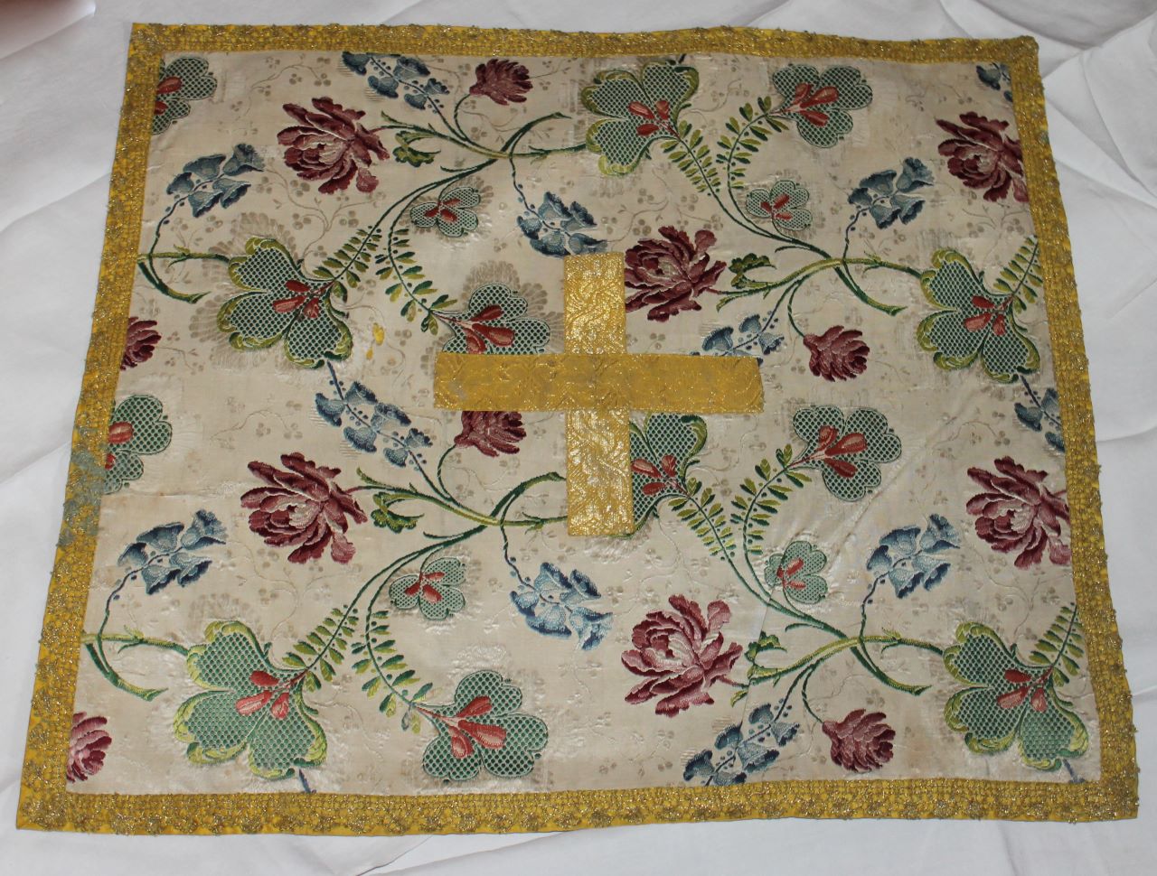 croce con motivi decorativi floreali (velo di calice) - manifattura italiana (fine/ inizio XIX-XX)