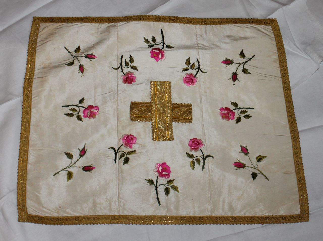 croce con motivi decorativi floreali (velo di calice) - manifattura italiana (inizio XX)