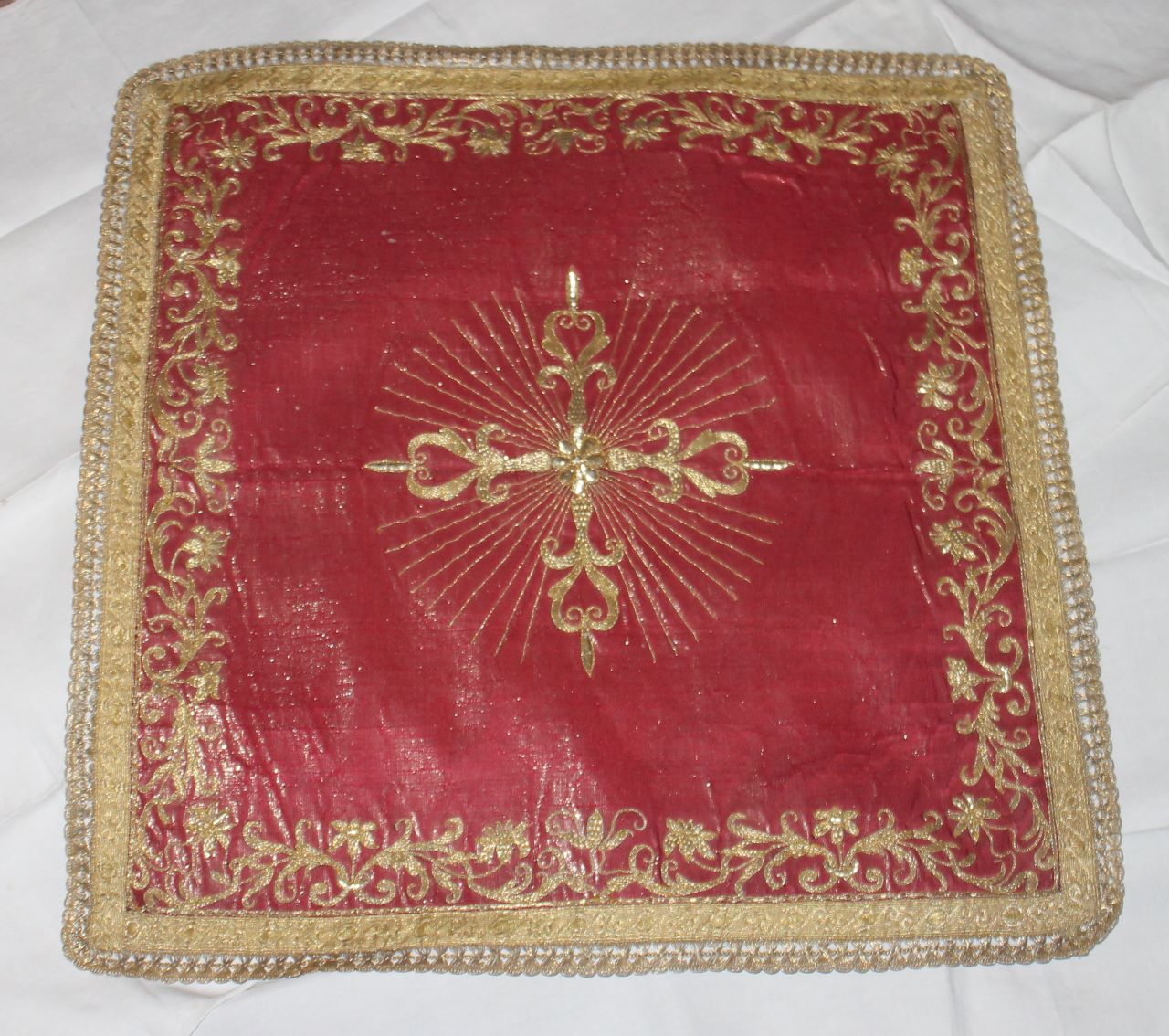 croce con motivi decorativi vegetali (velo di calice) - manifattura italiana (fine XVIII)