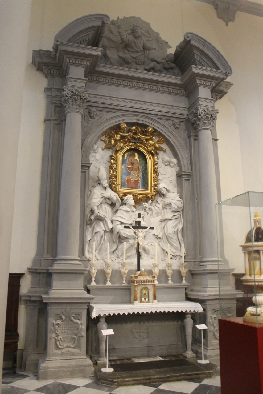 S. Agostino, S. Monica e S. Nicola da Tolentino, Dio Padre tra angeli, stemma, croce e motivi decorativi (altare) di Mazzuoli Giovanni Antonio (XVIII)
