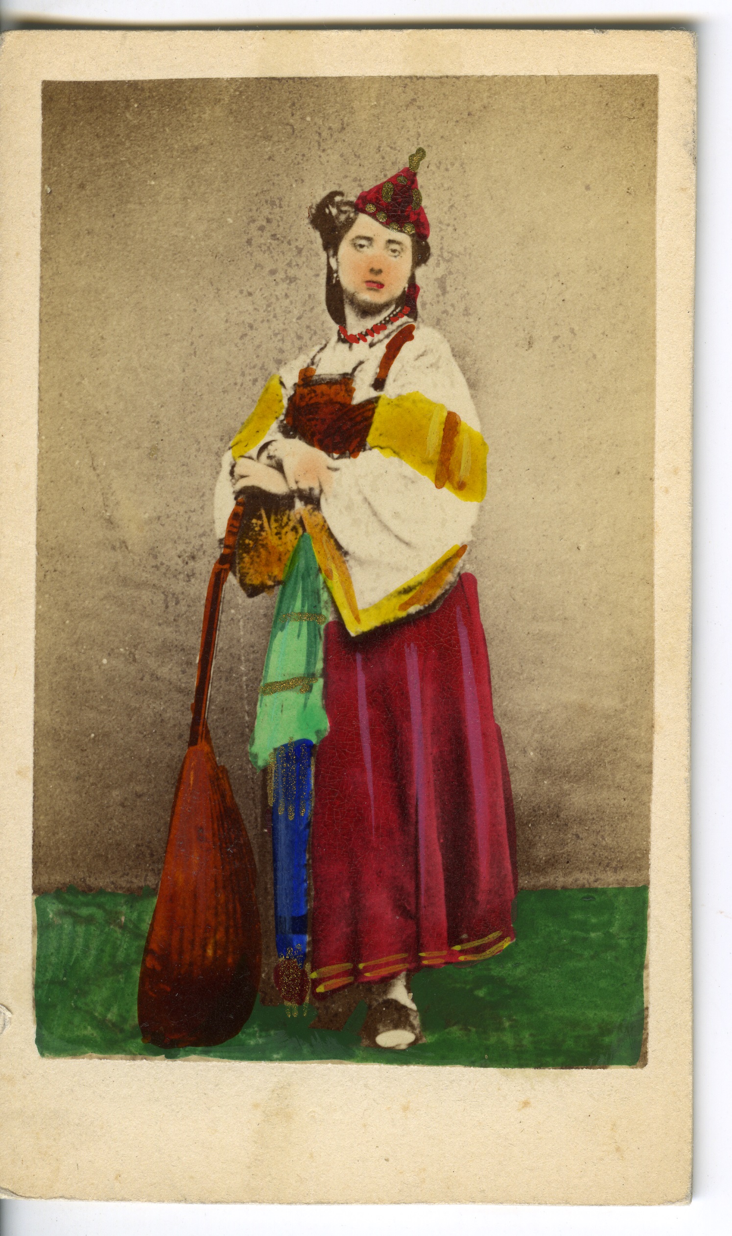 Donna in costume popolare con strumento musicale (biglietto da visita) di Anonimo (XIX)