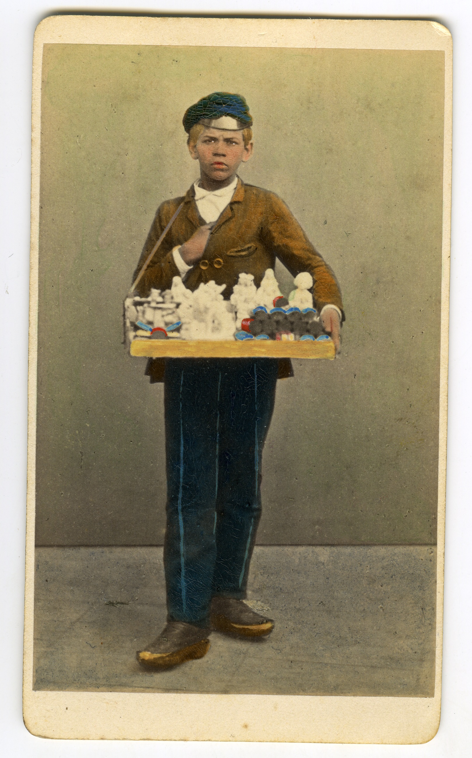 Giovane venditore ambulante di souvenir (biglietto da visita) di Ponti C (XIX)