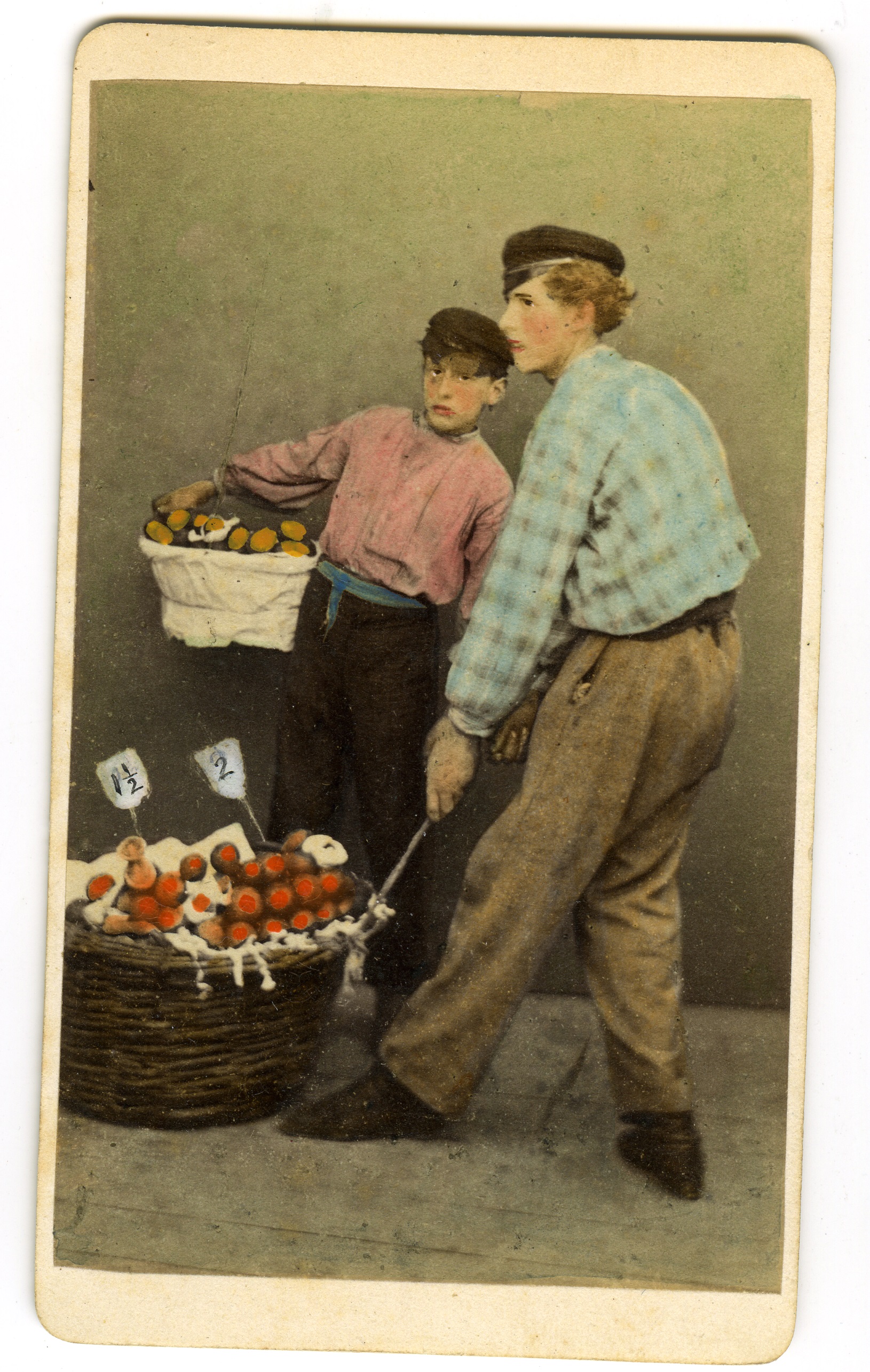 Giovani venditori di frutta (biglietto da visita) di Ponti C (XIX)