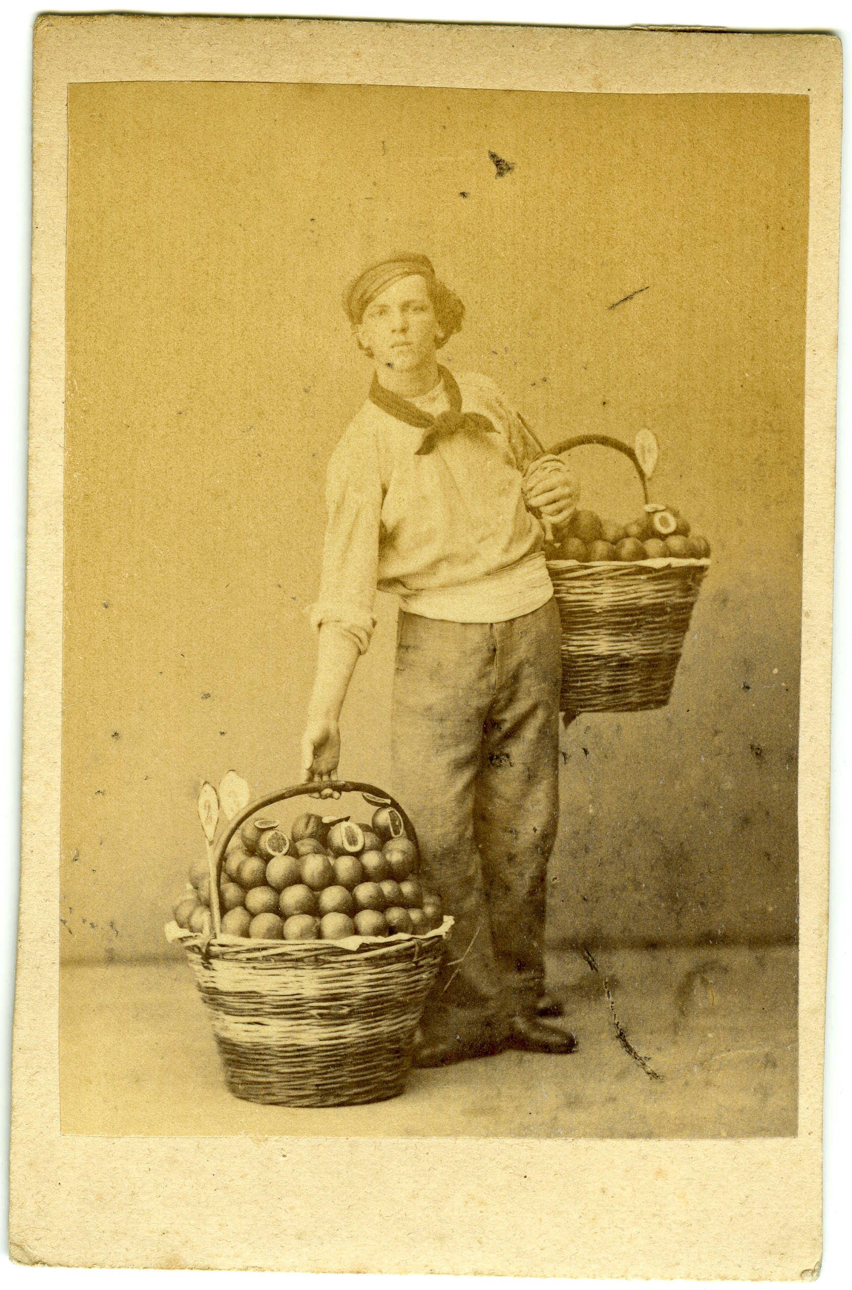 Giovane venditore di frutta (biglietto da visita) di Anonimo (XIX)