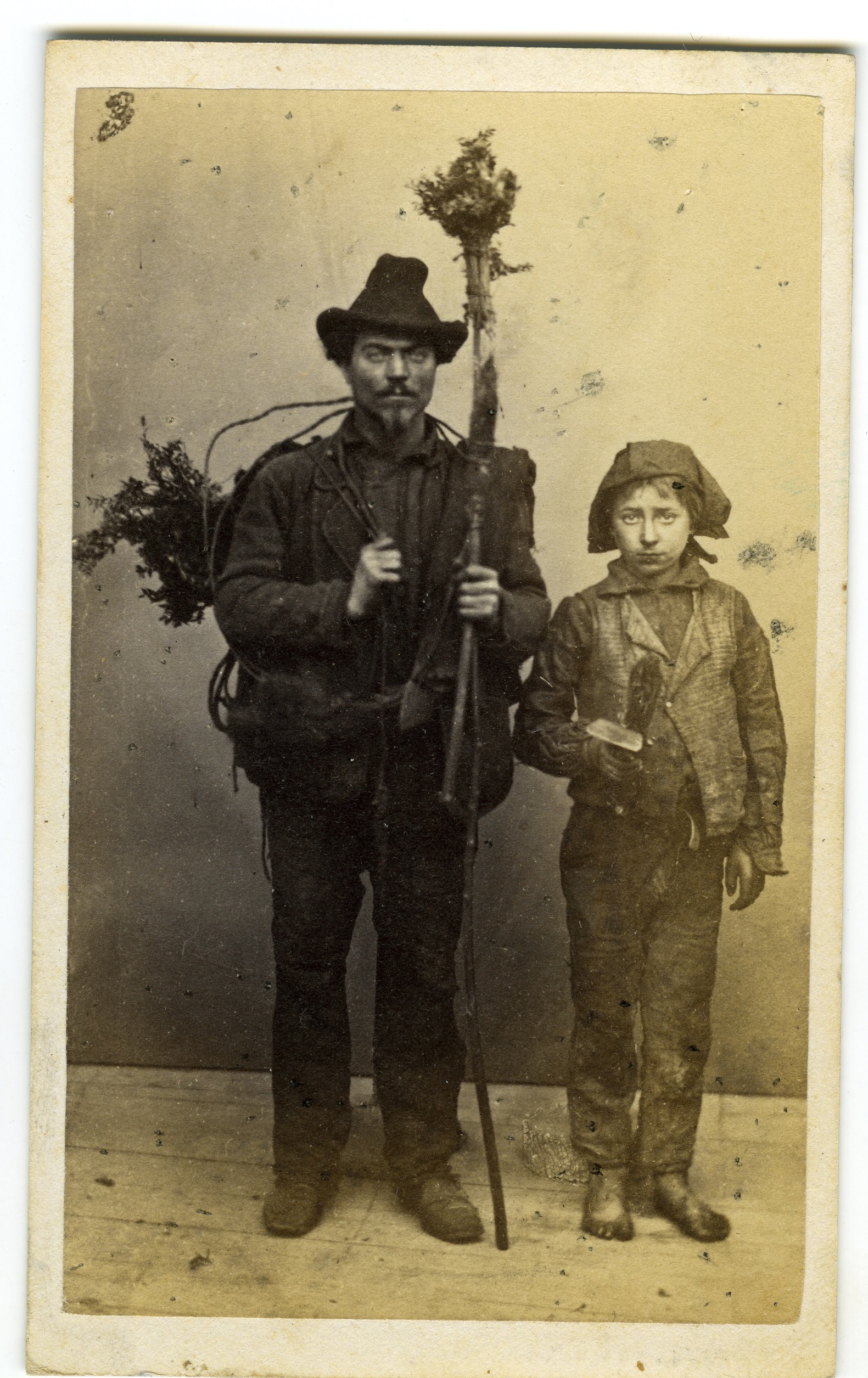 Spazzacamino con giovane assistente (biglietto da visita) di Ponti C (XIX)