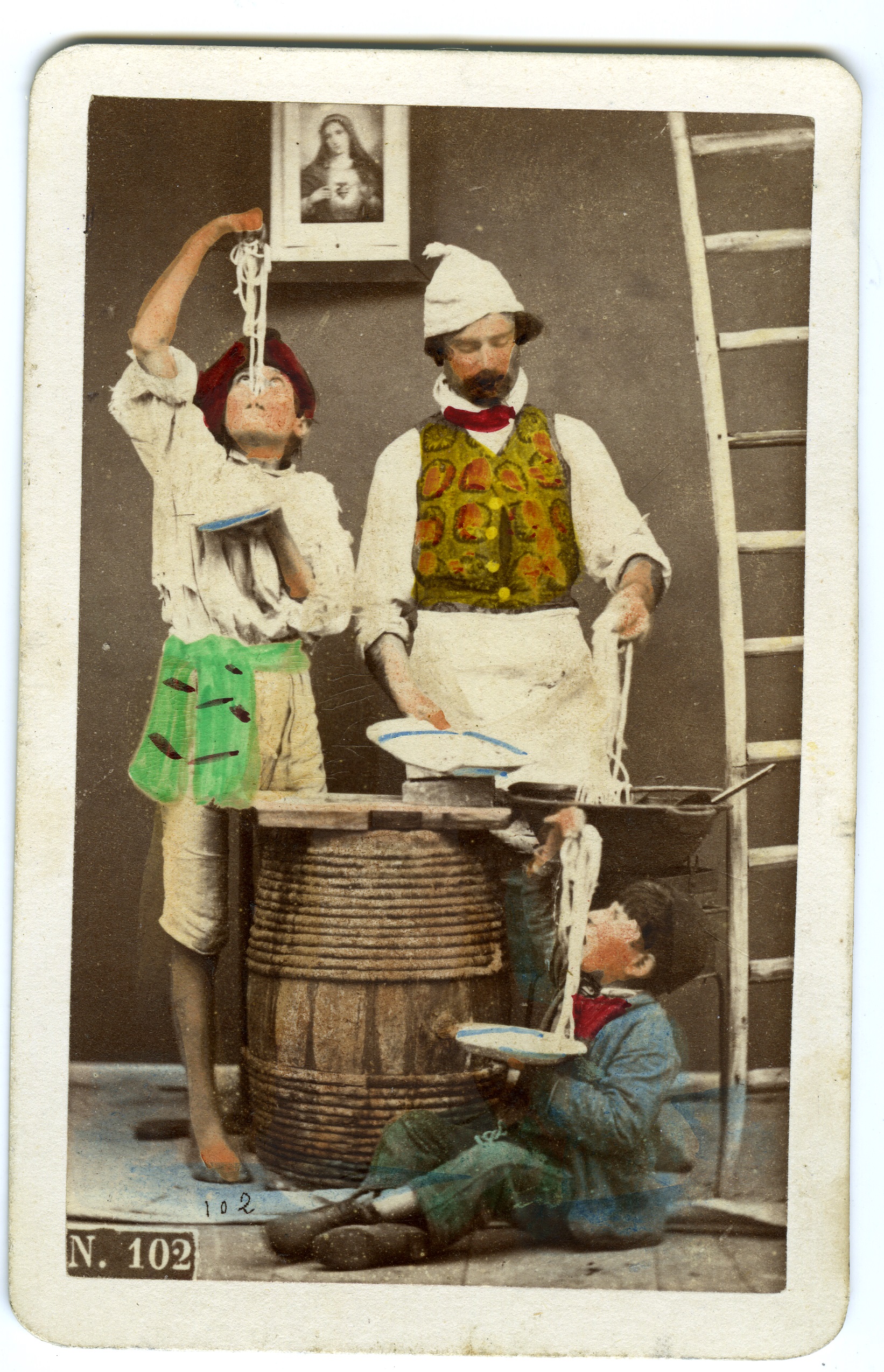 Scena classica napoletana di un cuoco che serve due ragazzi affamati che mangiano gli spaghetti con le mani (biglietto da visita) di Conrad G (XIX)