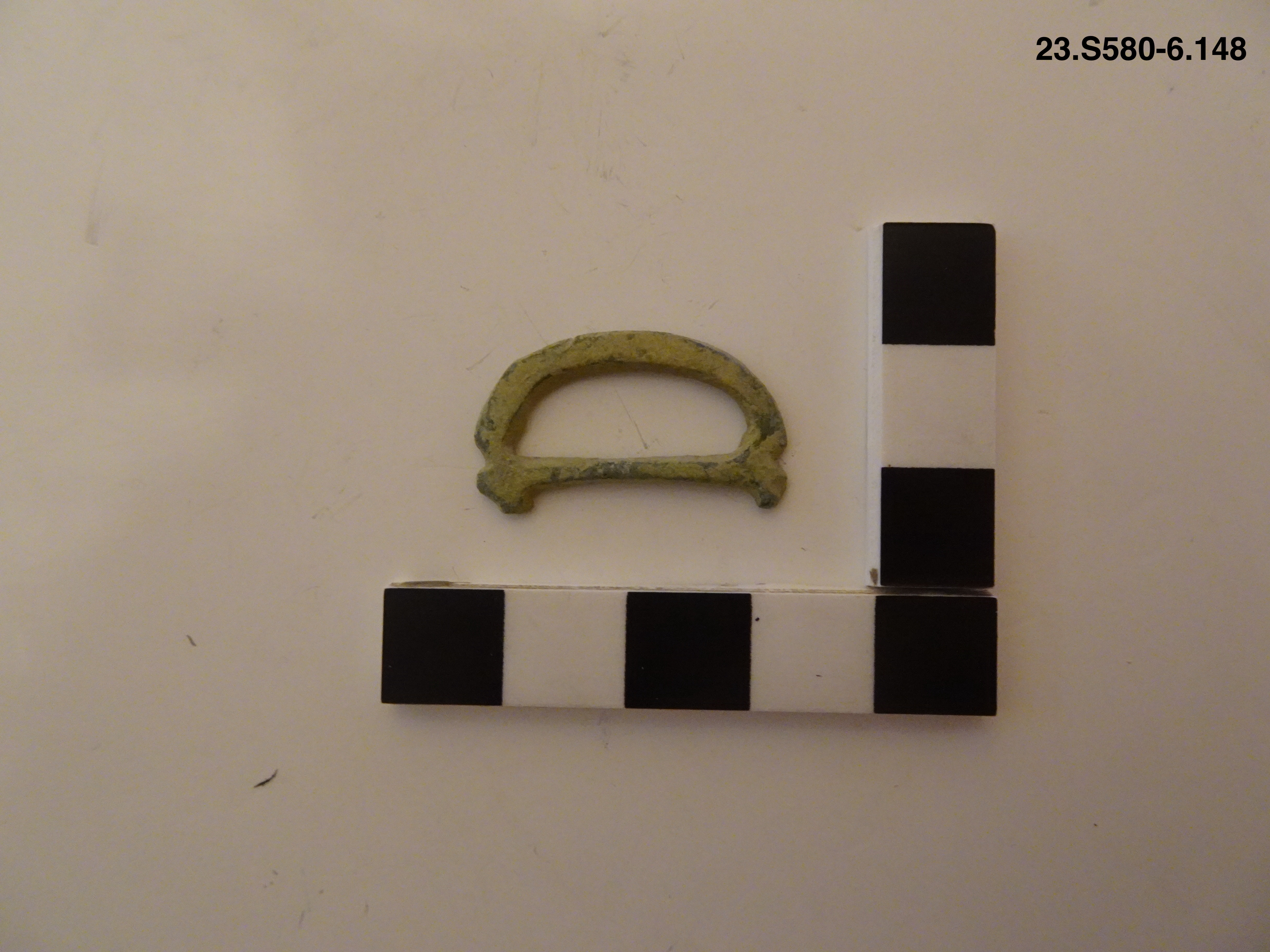 SINGOLO OGGETTO/ fibbia, PERIODIZZAZIONI/ STORIA/ Età medievale/ Alto Medioevo