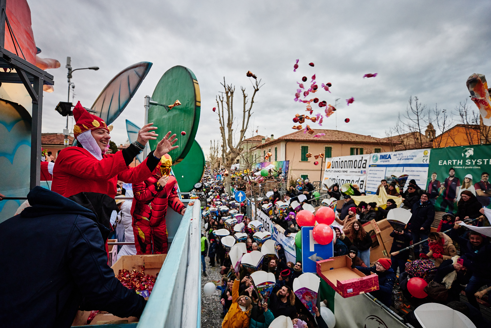 Carnevale di Fano: Rito del getto dei dolciumi, #getto# (XXI)