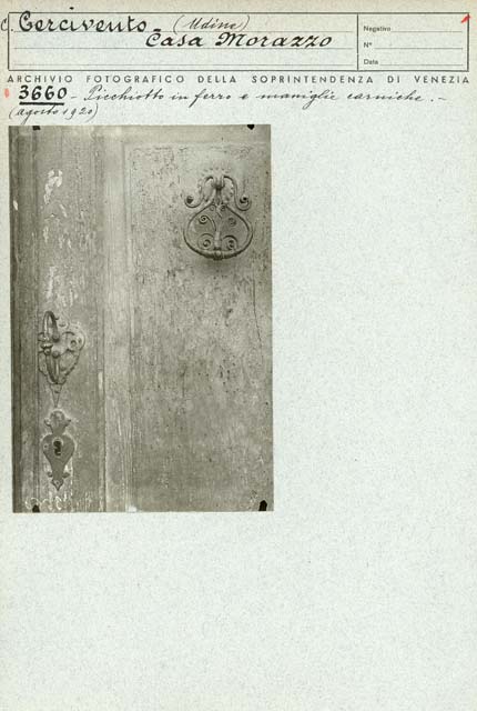 Documentazione storico artistica: maniglia, serratura, picchiotto (positivo) di Gabinetto Fot. Soprintendenza ai Monumenti di Venezia, Caprioli, Giovanni (primo quarto XX)