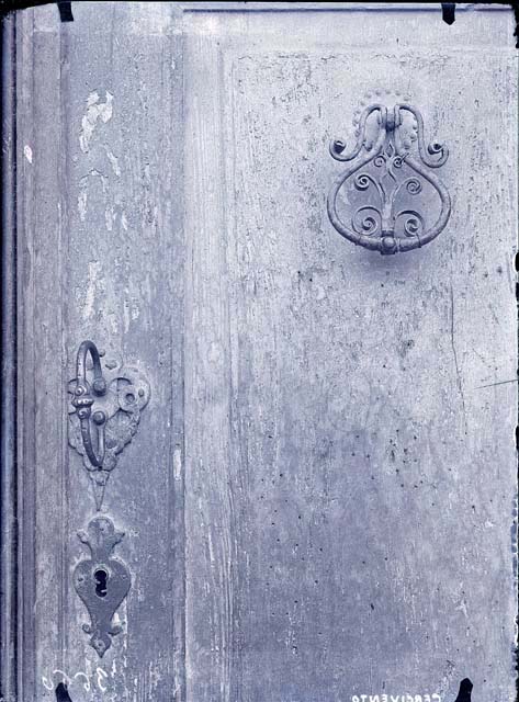 Documentazione storico artistica: maniglia, serratura, picchiotto (negativo) di Caprioli, Giovanni (primo quarto XX)