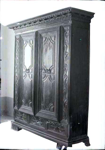 Documentazione storico artistica: armadio; Ambito carnico (negativo) di Caprioli, Giovanni - Ambito carnico (primo quarto XX)