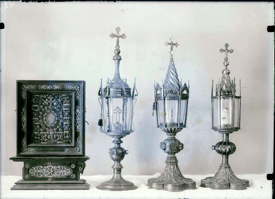 Documentazione storico artistica: sec. XVI, reliquiari (negativo) di Caprioli, Giovanni (primo quarto XX)