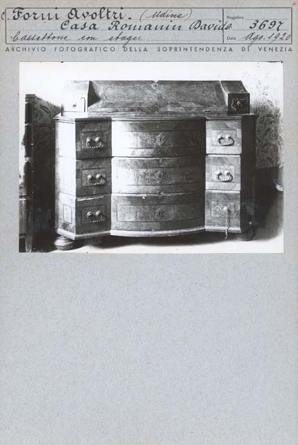 Documentazione storico artistica: cassettiera con etager (positivo) di Gabinetto Fot. Soprintendenza ai Monumenti di Venezia, Caprioli, Giovanni (primo quarto XX)