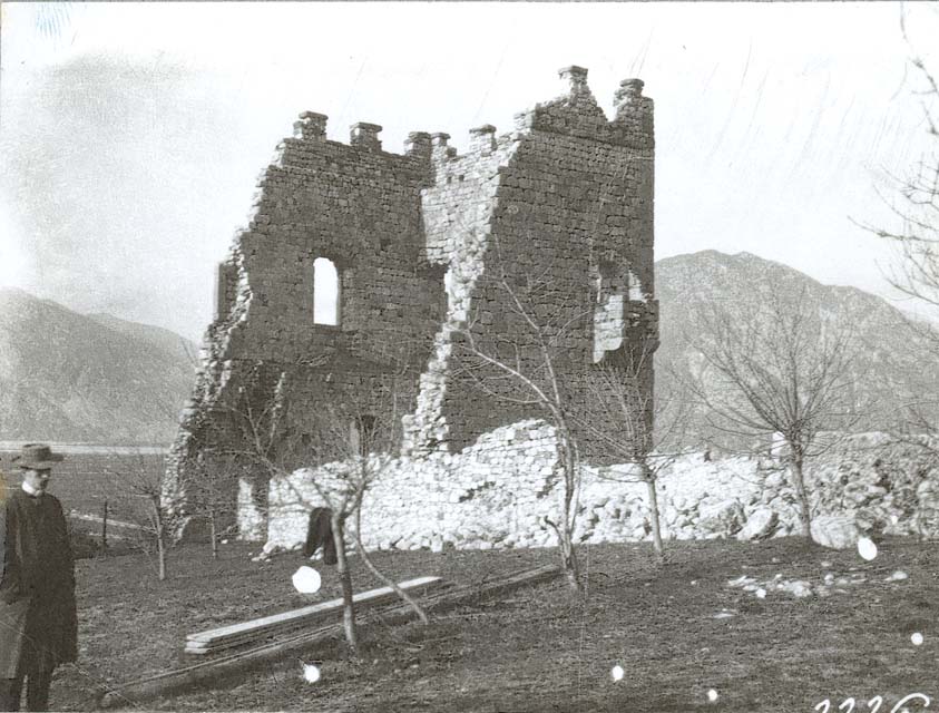 Costruzioni difensive: castello, torre; Gemona (positivo) di Gabinetto Fot. Soprintendenza ai Monumenti di Venezia (inizio XX)